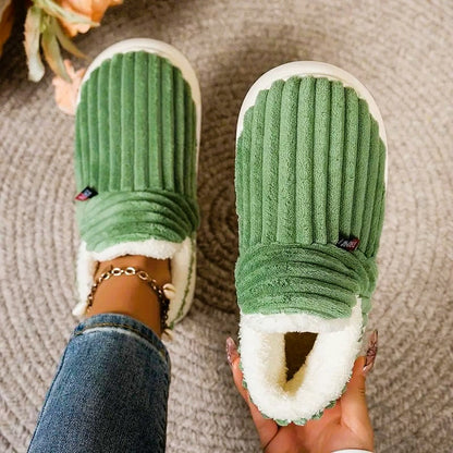 Cordslipper-Zuhause laufen wie auf Wolken