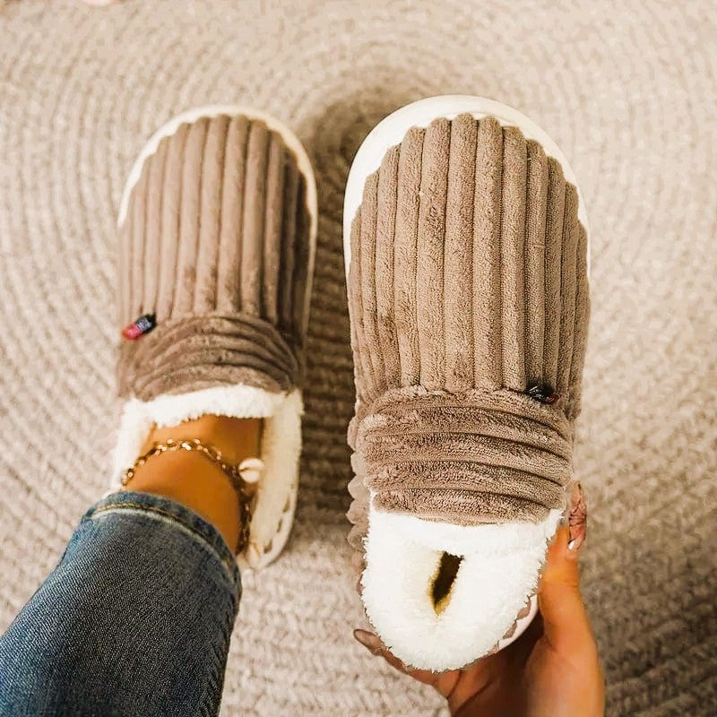 Cordslipper-Zuhause laufen wie auf Wolken